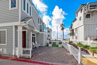 The Mission Beach VIP- 3 Decks, AC, Steps to Sand! - San Diego - 0