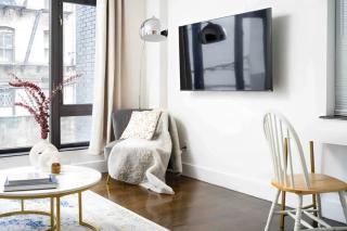 Large Upper East Side 1BD Elevator Rooftop - New York - 5