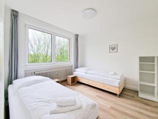 RAJ Living - Monteurwohnungen - 3 Schlafzimmer - Küche - Balkon - Waschmaschine - 25 Min zur Messe DUS - Heiligenhaus - 1