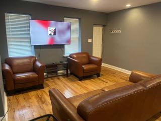 No-frills 3BR with 2-car Parking - Philadelphia - 1