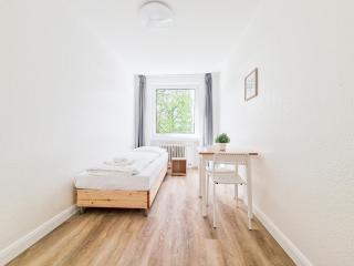 RAJ Living - Monteurwohnungen - 3 Schlafzimmer - Küche - Balkon - Waschmaschine - 25 Min zur Messe DUS - Heiligenhaus - 4