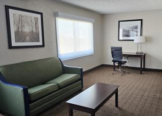 Baymont by Wyndham Midland Airport - Midland - 7