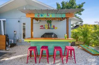 Luxury heated-pool home blocks from the beach - Tarpon Springs - 3
