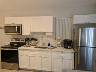 Cozy Fun-Size Getaway + Pool&Spa 5 mins to Beach - 3
