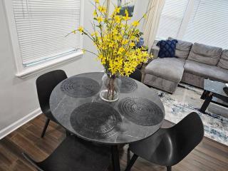 King bed, whole house, PS4, free parking - Atlanta - 1