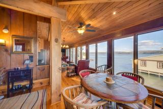 Luxurious Lakefront Paradise in Scottsboro with Dock - 8