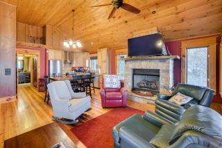 Luxurious Lakefront Paradise in Scottsboro with Dock - 7