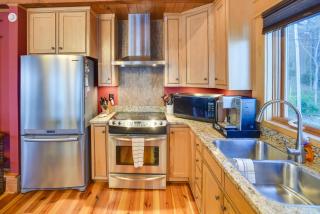 Luxurious Lakefront Paradise in Scottsboro with Dock - Scottsboro - 2