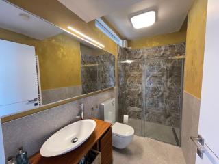 Deluxe Sunrise Sky Terrasse 2 Bedroom Design Apartment & Fantastic Lake View - Maderno - 5