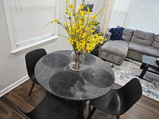 King bed, whole house, PS4, free parking - Atlanta - 7