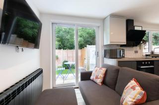 Peaceful & Beautifully Presented Detached Studio - Golden Valley - 1