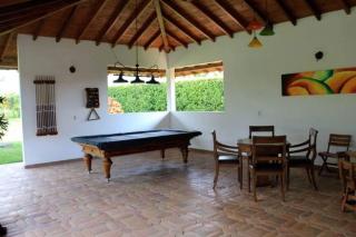 Villa campestre en el Quindío con piscina, bbq, zonas verdes cerca al Parque del Café - 4