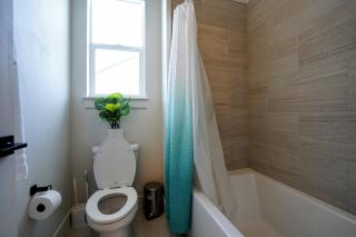 Luxe 4BR Home with Hot Tub & Sauna - Belgrade - 1