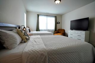 Luxe 4BR Home with Hot Tub & Sauna - 5