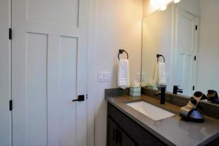 Luxe 4BR Home with Hot Tub & Sauna - 7
