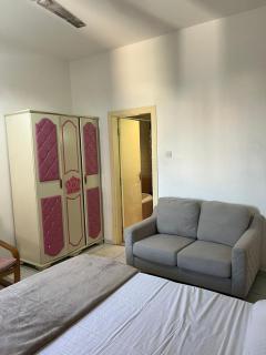 Seaside master bedroom - Sharjah - 9