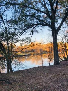 Spacious Waterfront Cottage + 2.5 Acres on the Bay - Lafayette - 0