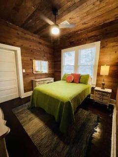 Spacious Waterfront Cottage + 2.5 Acres on the Bay - Lafayette - 2