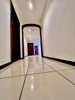 Luxury Awaits: Master Bedroom for Rent! Indulge in comfort and style. - Sharjah - 9