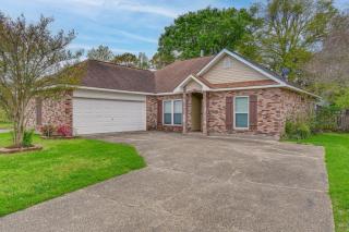 Baton Rouge Retreat with Patio, Grill and Fire Pit! - Baton Rouge - 0