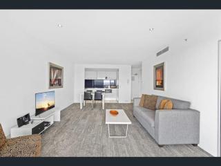Circle on Cavill - Hosted by Coastal Letting Co. - Gold Coast - 1