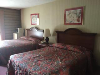 Highland Hills Motel & Cabins - Boone - 8