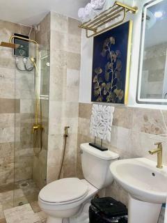 Condo Near Airport Okada MOA w/ 60 inch smart TV - Manila - 3