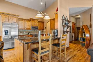 New! Black Bear Inn - Pet friendly - trailer parking - walk to lake - rustic - Donnelly - 7