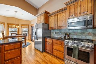 New! Black Bear Inn - Pet friendly - trailer parking - walk to lake - rustic - Donnelly - 5
