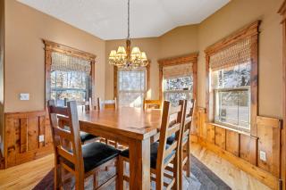 New! Black Bear Inn - Pet friendly - trailer parking - walk to lake - rustic - Donnelly - 3