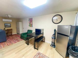 2 bed 1 bath cottage home - Price - 7