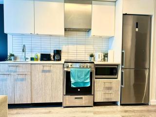 Cozy Condo Near EatonCentre Mall - 8