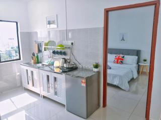 Georgetown, Up to 5 Pax, 2 Bedrooms, 1 Bathroom, 1 Car Park by Star Home - George Town - 0