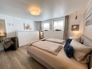 Porthole in the Seute Deern house - Juist - 4