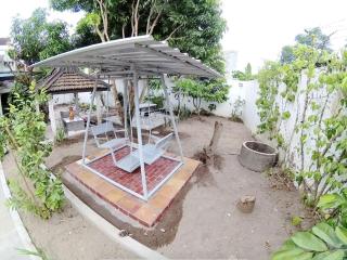 Guest House MW 46 by NmRooms - Demangan - 7
