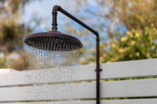 Coastal Chic Spa Retreat - Rye - 5