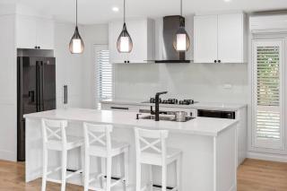 Coastal Chic Spa Retreat - Rye - 3