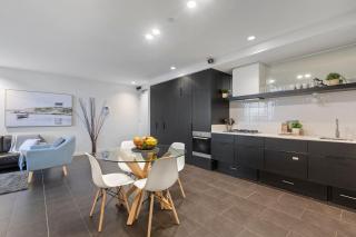 Complete Host Elm Apartments - 2