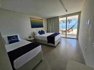 Piscina aquecida, 5 suítes e pé na areia com vista espetacular!! - 3