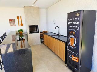 Piscina aquecida, 5 suítes e pé na areia com vista espetacular!! - 1