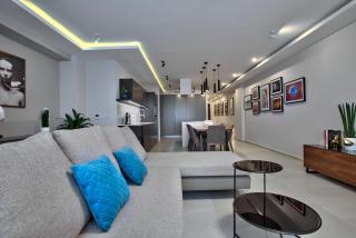 Sea Front Spacious Valletta Views Apartments - Sliema - 1