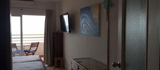 Seafront apartment with pool - 2