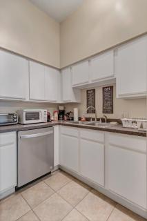 LT Stay Discounts! Cozy 2 BR Apt - Pet Friendly! - Jacksonville - 2