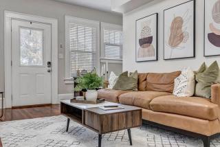 Cozy Retreat - Walkable to Bars & Restaurants - 3