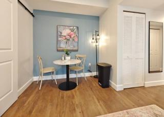 Fun Cozy Apts - 1 25 Mile Walk to TIAA Bnk Fld - Jacksonville - 8