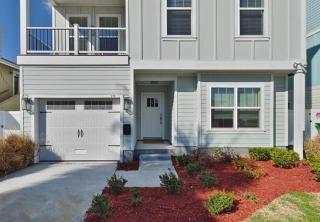 Beach Retreat Complex w Pool - Sleeps 25 - Jacksonville Beach - 8