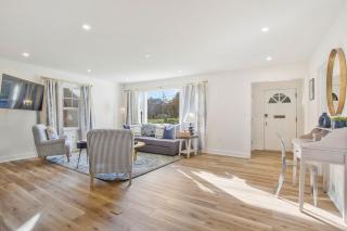 Stylish + fresh bungalow 2 blocks from N-MC Stadium - 8