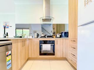 Modern Home in Central Oakleigh East - Oakleigh East - 7