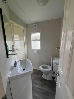 Two bedroom Caravan with Sea Views, Warden Springs Eastchurch - 1