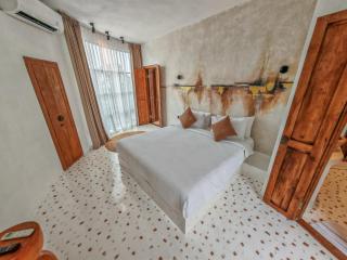 Hillstone Luxury Village - 3